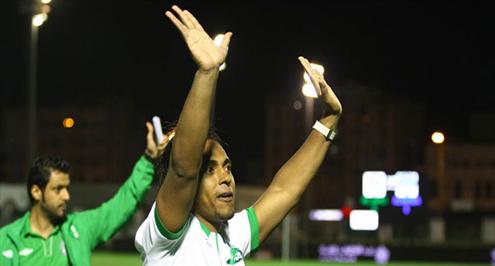 خاص بالفيديو.. "روماني" يهاجم الأهلاويين بالقفشات